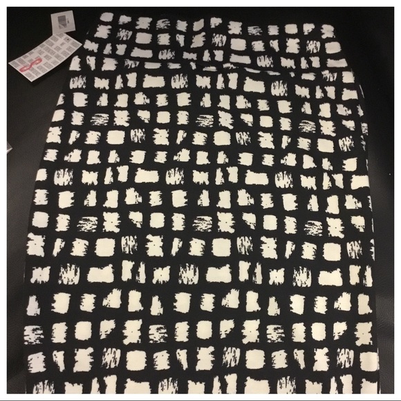 LuLaRoe Dresses & Skirts - 💋💋 🆕NEW black and white Cassie pencil skirt